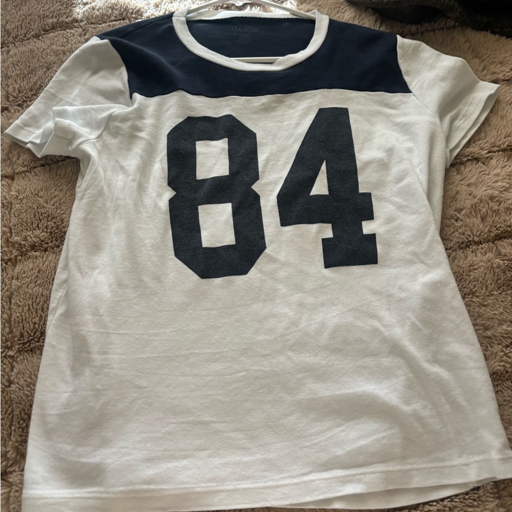 Brandy Melville Navy and White '84' Tshirt
